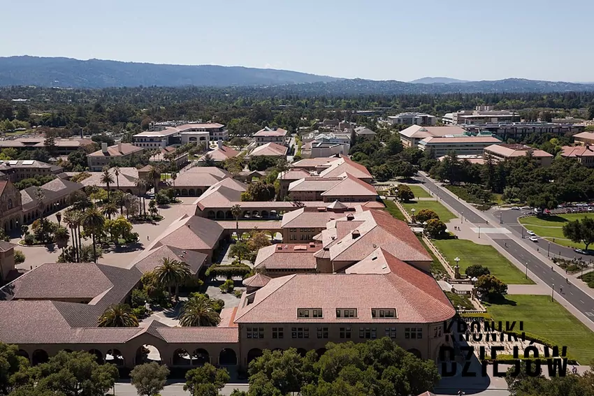 Widok na kampus Uniwersytetu Stanforda Uniwersytet Stanforda