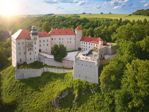 To perła Szlaku Orlich Gniazd. Mroczne sekrety zamku nie zostały wyjaśnione do dziś