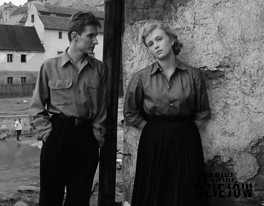 Zofia Marcinkowska i Henryk Boukołowski Zofia Marcinkowska w kadrze z filmu "Nikt nie woła" z 1960r.