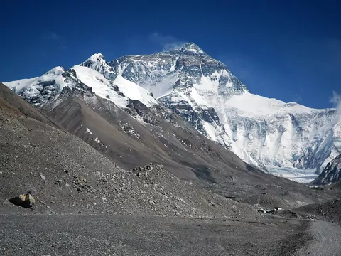 Pierwsze polskie wejścia na Mount Everest