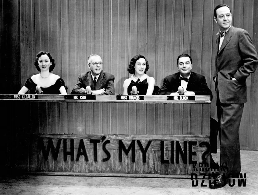 Dorothy Kilgallen (pierwsza z lewej) na planie "What's My Line?" What's My Line