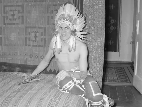 Z indiańskego wigwamu do Armii Krajowej. Cała prawda o Sat-Okhu