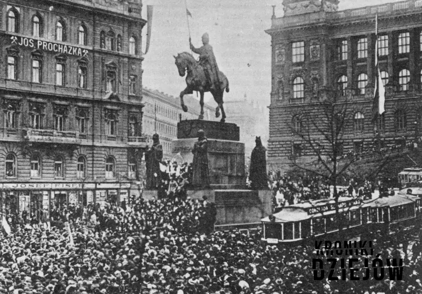 Czechosłowacka droga do niepodległosci na zdjęciu z 1918 roku obrazujacym ogłoszenie niepodległości Czechosłowacji