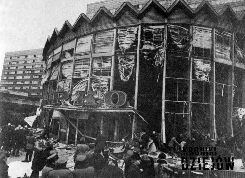 Rotunda PKO po wybuchu, fot. domena publiczna/Wikipedia Rotunda PKO po wybuchu