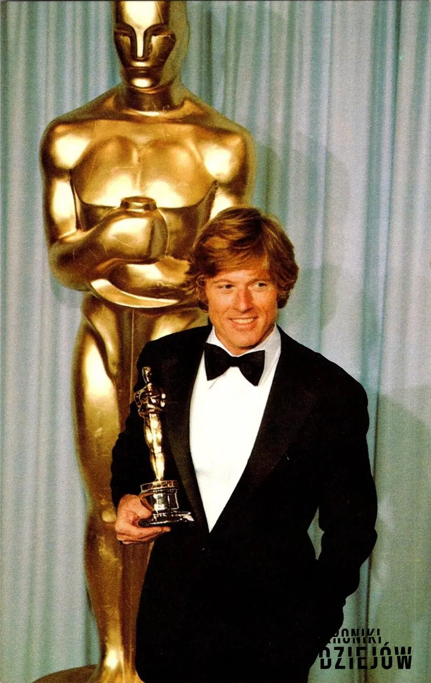 Robert Redford z Oscarem dla najlepszego reżysera za "Zwyczajnych ludzi" podczas 53. gali Akademii, fot. domena publiczna Robert Redford z Oscarem w 1981 roku