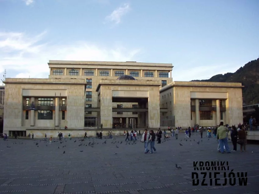 Jak Pablo Escobar stał się królem kokainy, a także historia barona narkotykowego stojącego na czele mafii - fot. domena publiczna Sąd w Bogocie, w któym skazano Pablo Escobara, a także inforamcje o królu kokainy i historia narkotykowego barona