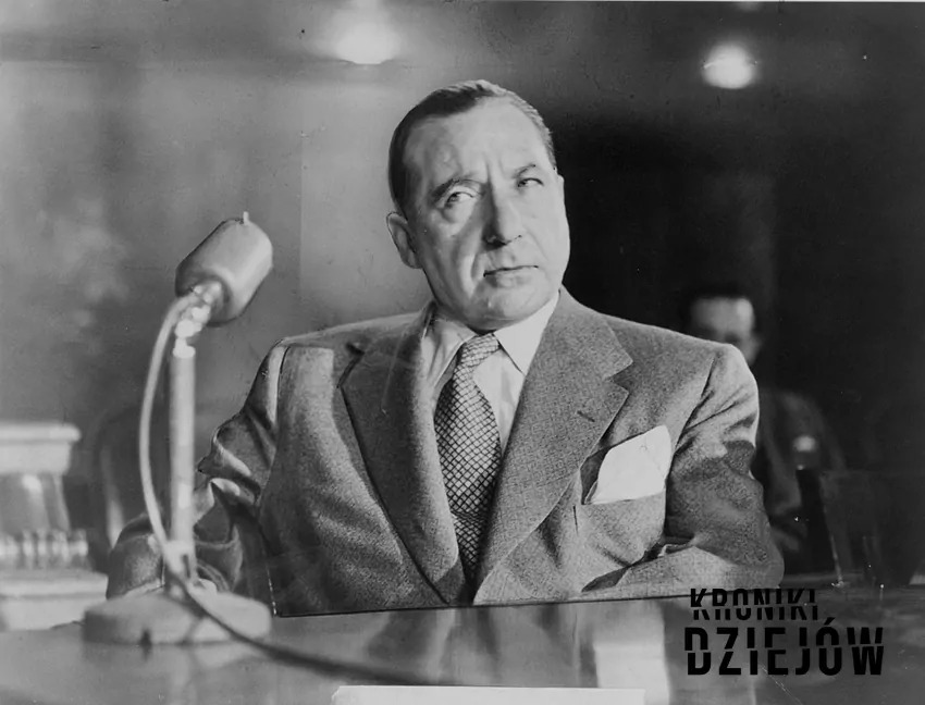 Biografia Vito Corleone, czyli historia słynnego fikcyjnego mafioza wszechczasów pokazanego w filmie i książce "Ojciec Chrzestny" Frank Castello, jedna z inspiracji literackich Mario Puzo, pierwowzór Vita Corleone, oraz historia bohatera i słynnego mafioza
