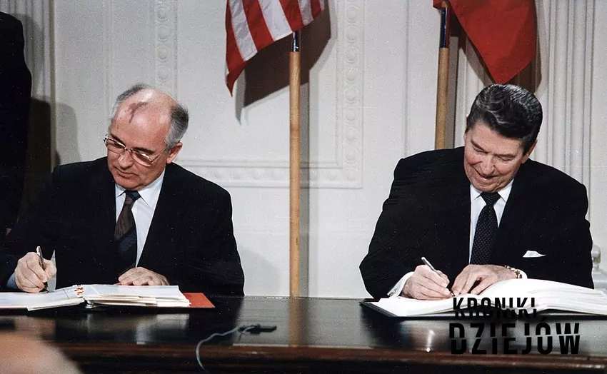 Michaił Gorbaczow i Ronald Reagan w 1987 roku Michaił Gorbaczow, Ronald Reagan