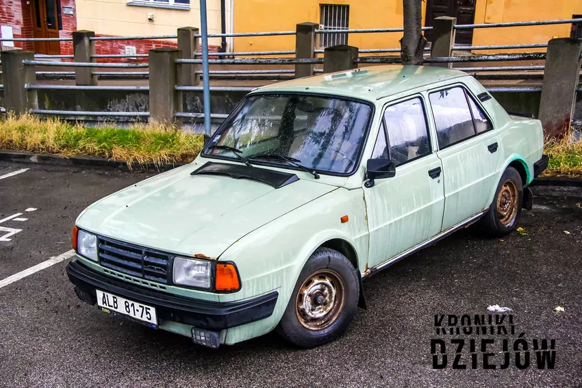 Tak wyglądała popularna Skoda 120 TOp 10 najbardziej popularnych samochodów w PRL, czyli najmodniejsze modele samochodów z czasów PRL