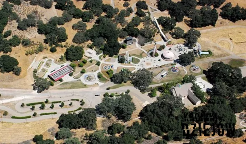 Ranczo Michaela Jacksona Neverland w Kalifornii, USA - fot. licencja CC BY-SA 3.0, fotografia autorstwa Johna Wiley Dzieci Michaela Jacksona, czyli potomstwo wielkiego króla popu, ich historia i działalność