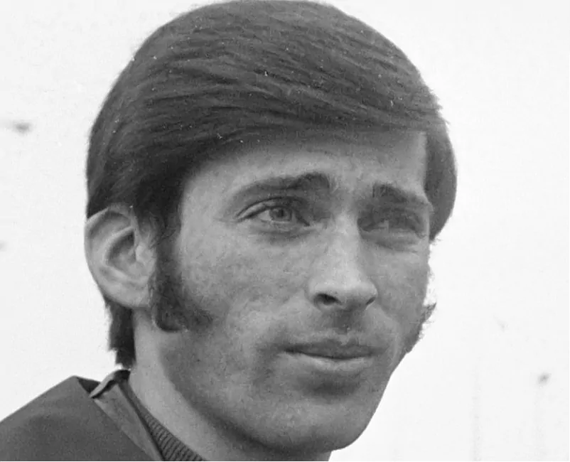 Kazimierz Deyna i jego historia Kazimierz Deyna u szczytu sławy, a także informacje o jego karierze, klubach, działaniu w reprezentacji Polski, osiągnięciach i rekordach