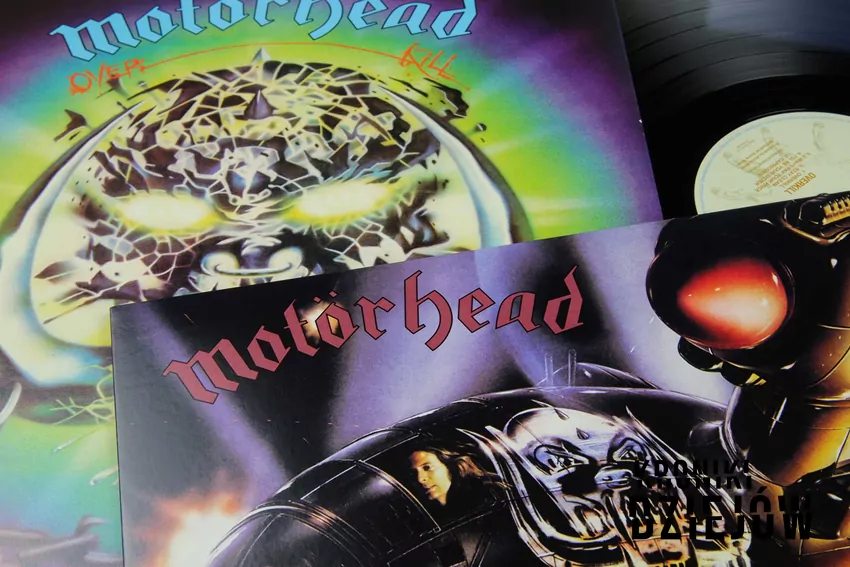 Kolekcja okładek winylowych płyt winylowych zespołu Motorhead - fot. domena publiczna Lemmy Kilmister, czyli wokalista Motorhead, a także życie, biografia, kariera i okoliczności śmierci