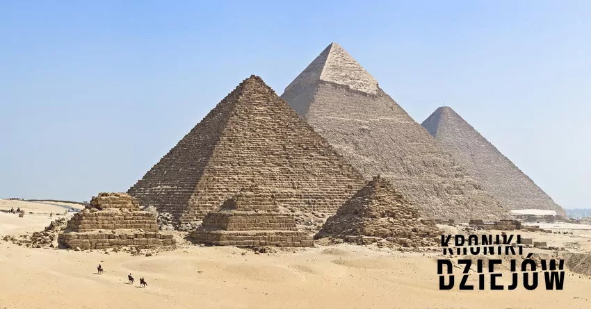 Kompleks piramid w Gizie widziany od południowego zachodu