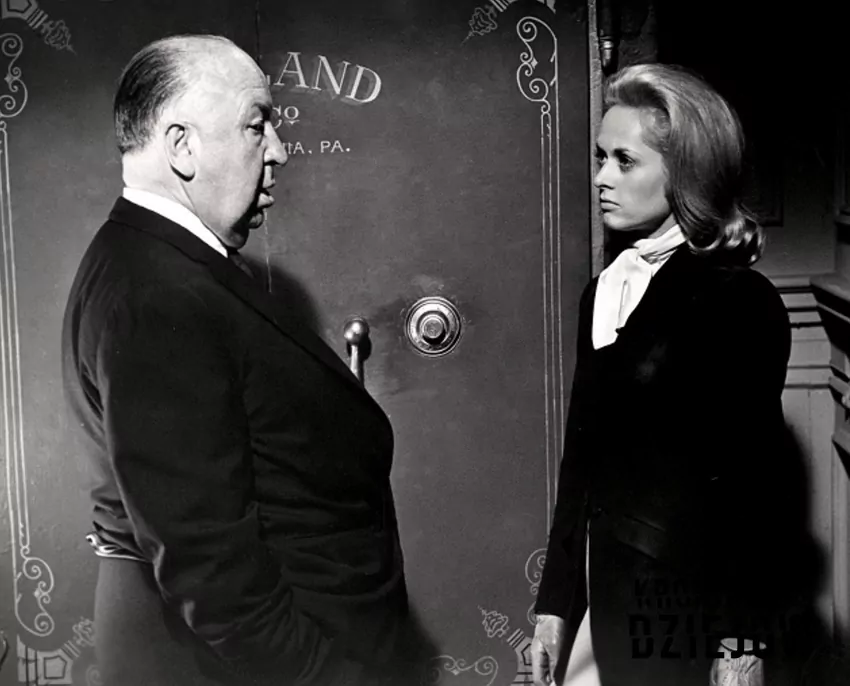 Alfred Hitchcock i Tippi Hedren na planie "Marnie" (1964). Za kulisami rozgrywał się dramat aktorki, fot. domena publiczna Alfred Hitchcock i Tippi Hedren podczas zdjęć do filmu "Marnie" z 1964r.