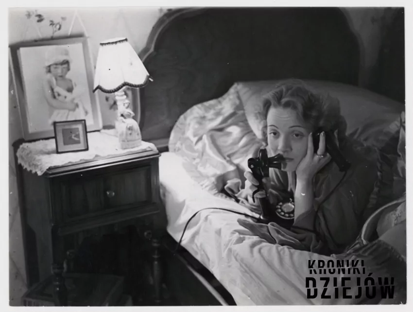 Marlene Dietrich w 1930 roku, telefonuje do córki