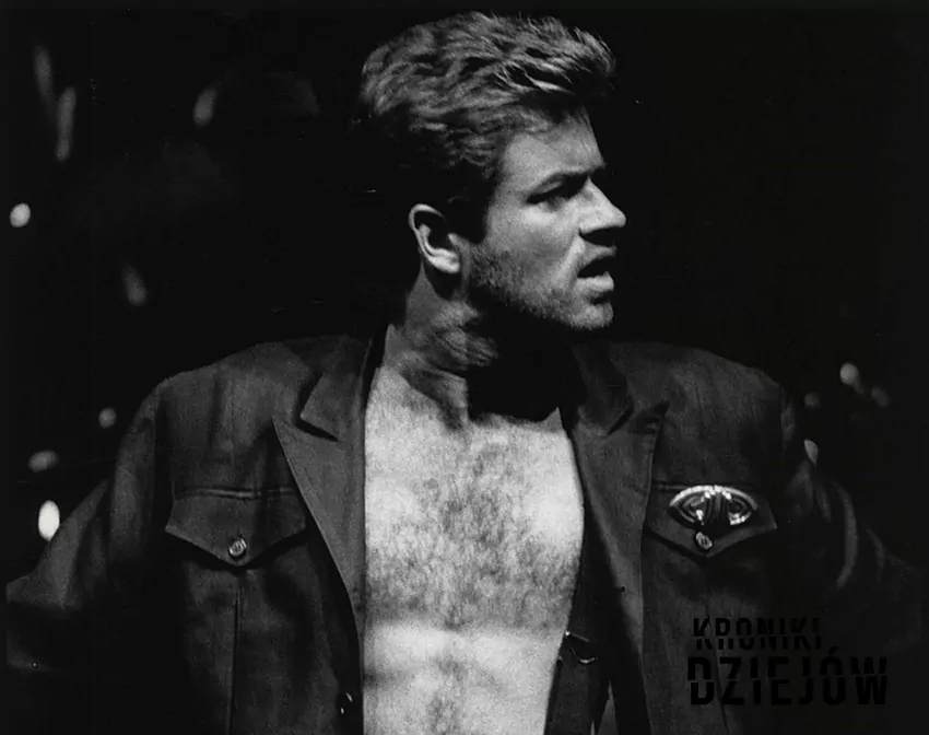 George Michael podczas koncertu w Houston w ramach Faith World Tour (16 października 1988) - fot. domena publiczna George Michael, czyli życie wybitnego muzyka - historia, dyskografia oraz śmierć i kontrowersje