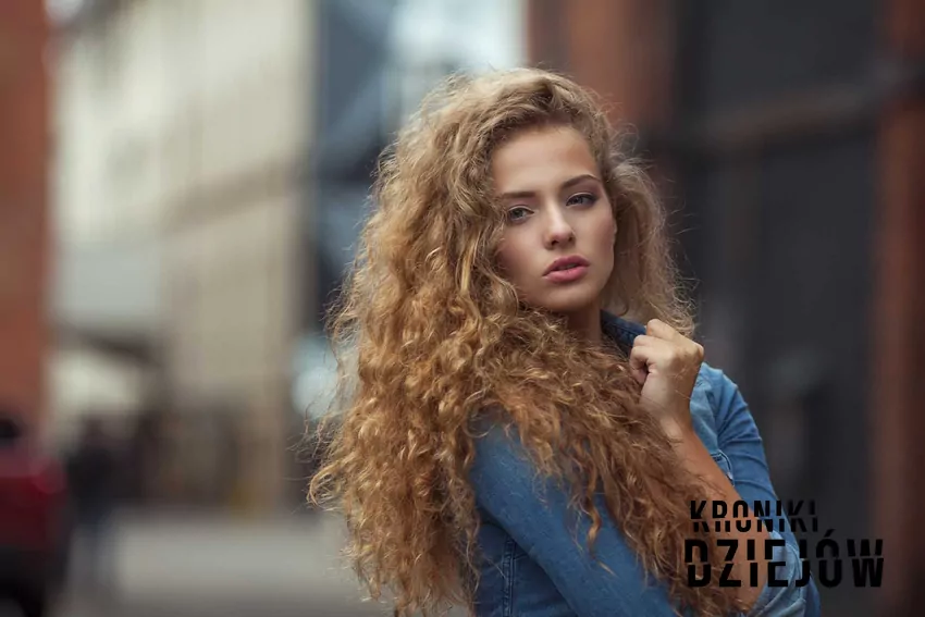 Trwała była bardzo popularna w czasach PRL Fryzury w PRL, czyli najbardziej popularne fryzury dla kobiet i mężczyzn z czasów PRL