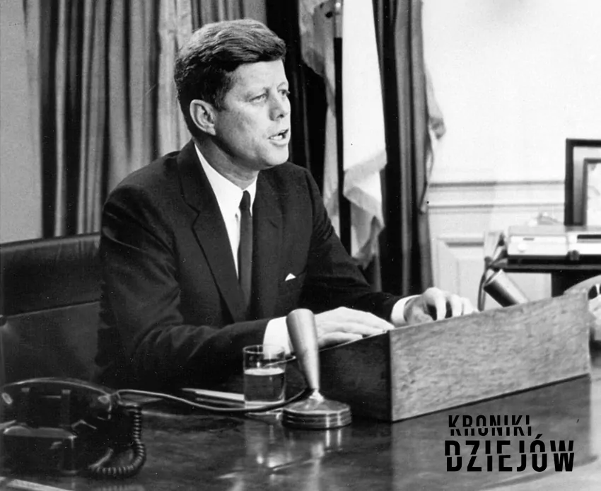 John F. Kennedy (1917-1963) Romanse Marylin Monroe z Kennedymi, a także skutki, skandal, przebieg, fakty i mity