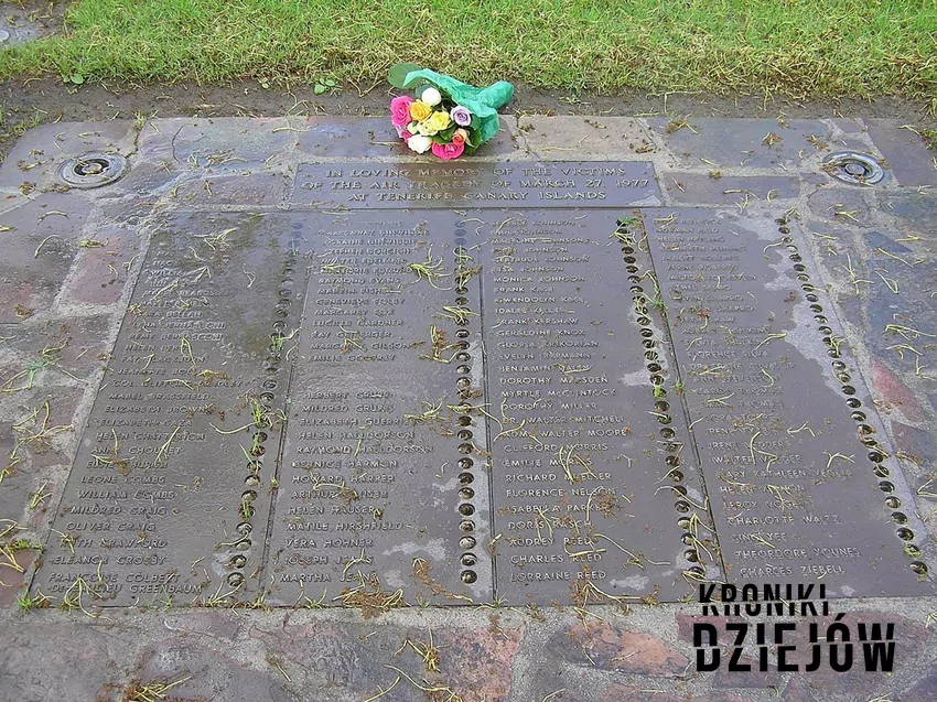 Pomnik dla ofiar samolotu PanAm w Westminster (Kalifornia) Największa katastrofa lotnicza w historii, czyli data, przebieg, miejsce, ofiary, katastrofy lotnicze