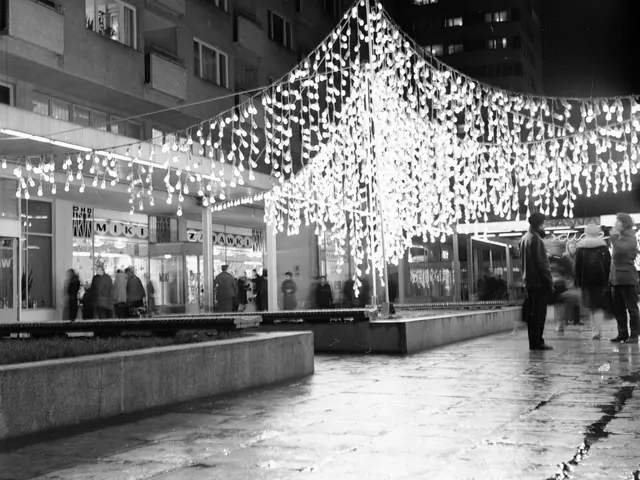 Iluminacje i dekoracje w PRL