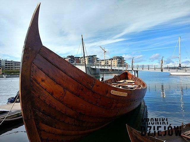 Knara, czyli statek wikingów, kopia średniowiecznego statku z obszaru skandynawii, co to jest Winlandia i gdzie leży Winlandia, dowody na odkrycie Ameryki przez wikingów