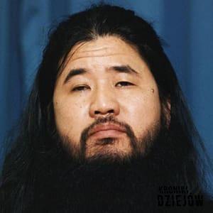 Zalożyciel japońskiej sekty religijnej, co skłoniło Shoko Asahara do założenia sekty i mordowania ludzi, aresztowanie i śmierć Shoko Asahara