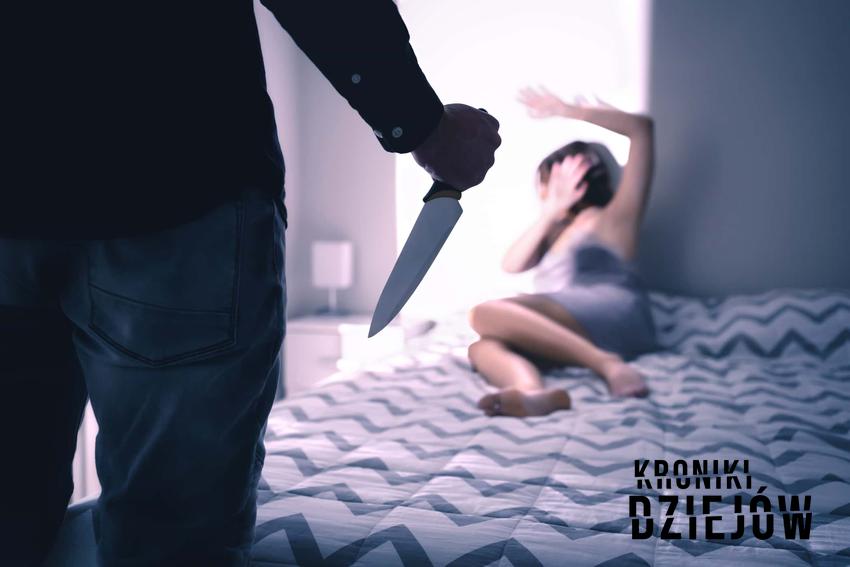 Mężczyzna grozi nożem młodej kobiecie leżącej na łóżku, niebezpieczny mężczyzna zblliża się z nożem do kobiety, w jaki sposób Edmund Kemper został zabójcą