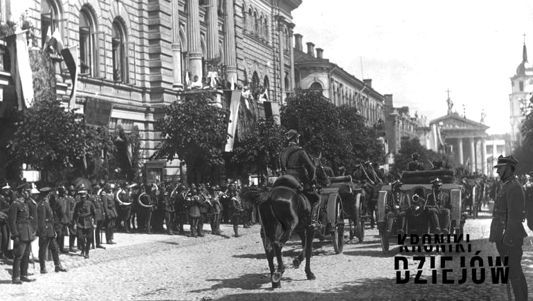Uroczysty pochód na ulicy miasta z okazji przyłączenia wileńszczyzny do Polski, Marsz ulicami miasta w 1922 roku, państwowa uroczystość z 1922 roku, na czym polegał bunt Żeligowskiego, jak doszło do przyłączenia wileńszczyzny do Polski
