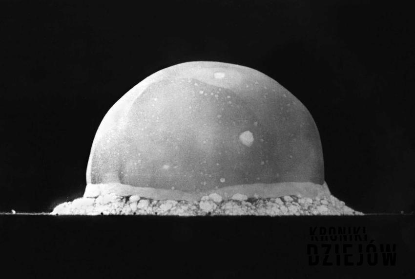 Narodziny bomby atomowej, czyli odkrycia i próby atomowe, które doprowadziły do jej powstania