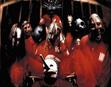 Maski z horrorów, numery zamiast nazwisk i ostra muzyka – tak powstał zespół Slipknot